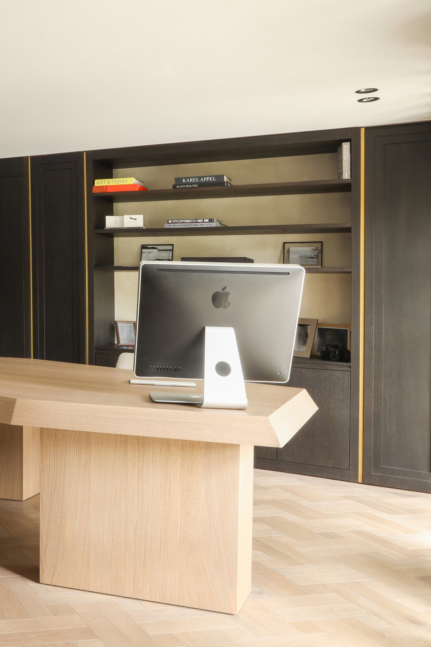 MODERN ELEGANCE